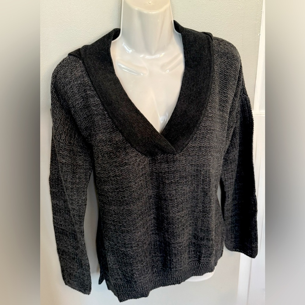 SONOMA Life Style M Hoodie Pullover Sweater Top Deep V-Neck Black Gray Like New